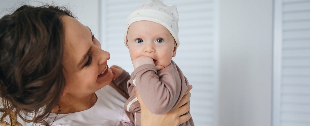 bebé y mamá